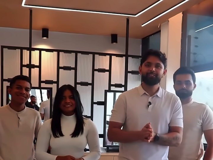 Equipe da Midaz reunida no salão